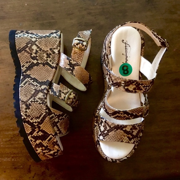 New Free People 4” platform snake print sandals 9 - Picture 4 of 11